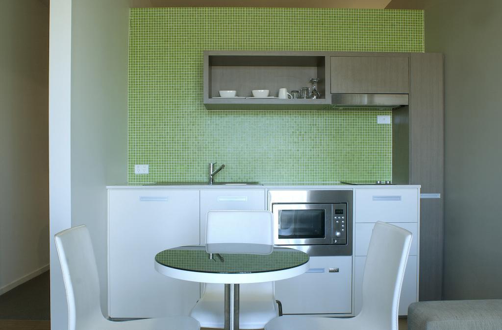 Abode Gungahlin Aparthotel Canberra Exterior foto