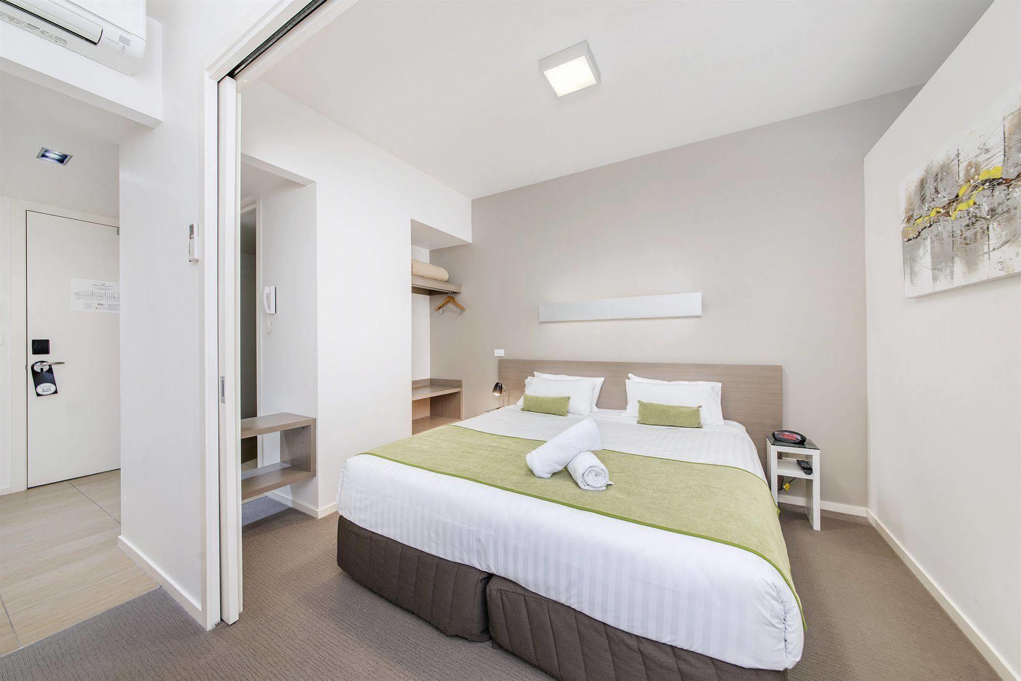Abode Gungahlin Aparthotel Canberra Exterior foto