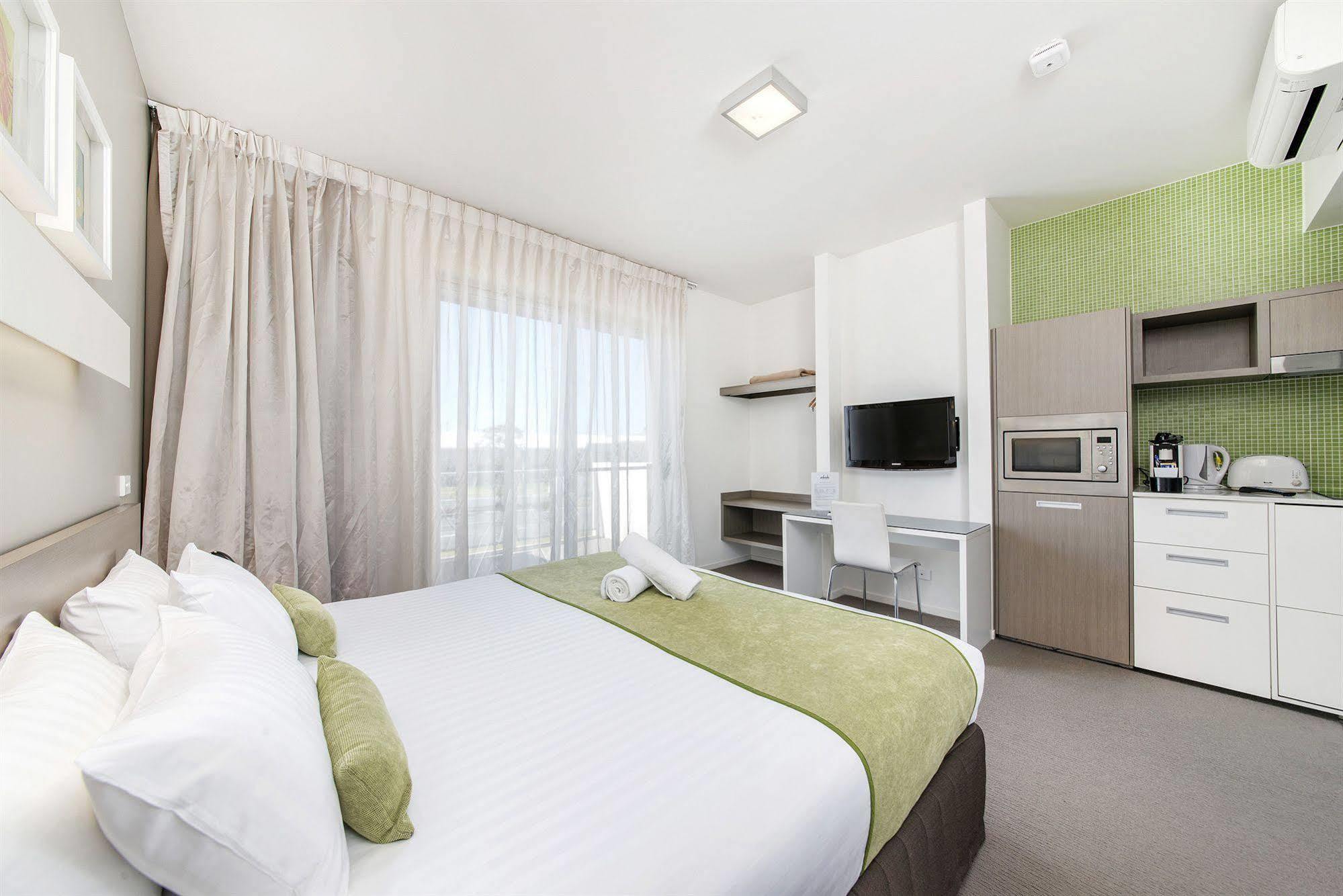 Abode Gungahlin Aparthotel Canberra Exterior foto