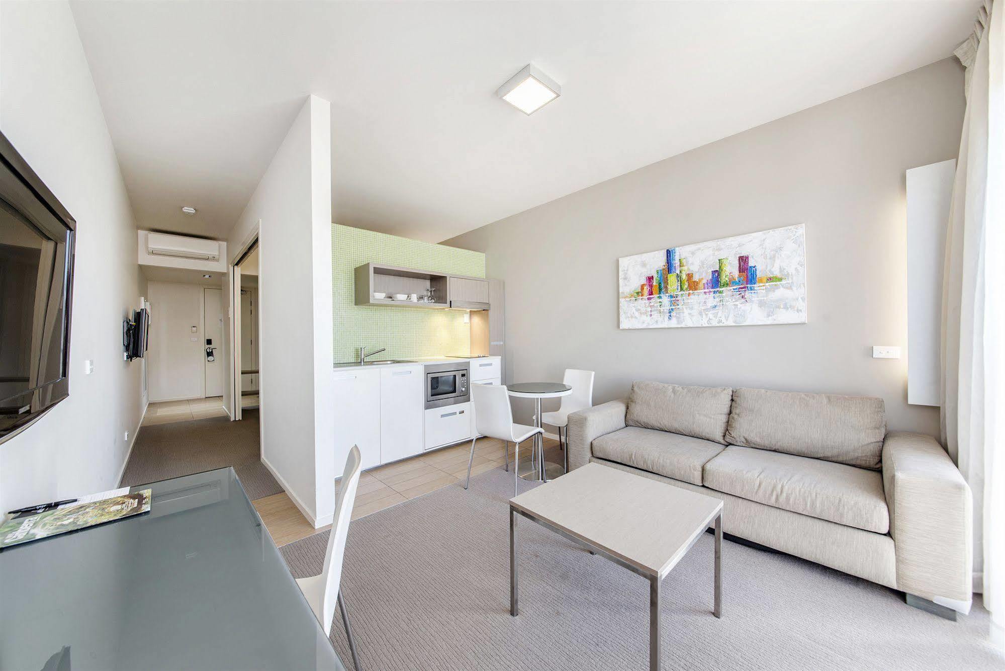 Abode Gungahlin Aparthotel Canberra Exterior foto