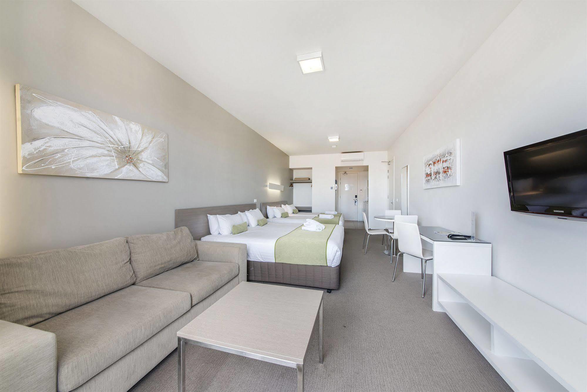 Abode Gungahlin Aparthotel Canberra Exterior foto